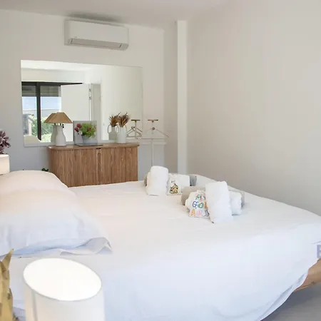 Sumptuous With Sea View And Its Renovated Outbuilding In The Heart Of *
