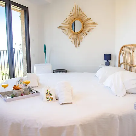Sumptuous With Sea View And Its Renovated Outbuilding In The Heart Of 别墅