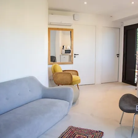Sumptuous With Sea View And Its Renovated Outbuilding In The Heart Of *