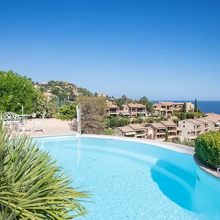 Sumptuous With Sea View And Its Renovated Outbuilding In The Heart Of