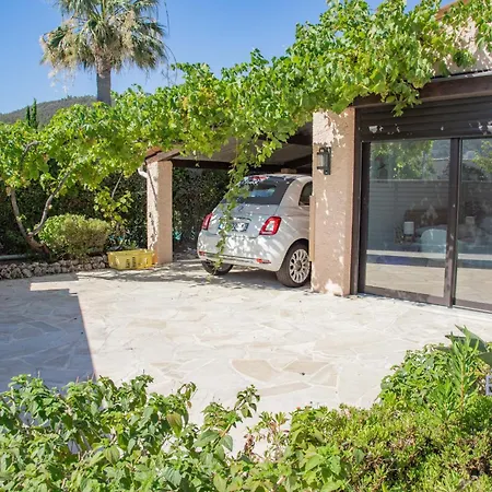 Villa Sumptuous With Sea View And Its Renovated Outbuilding In The Heart Of *
