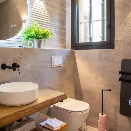 Sumptuous With Sea View And Its Renovated Outbuilding In The Heart Of * Théoule-sur-Mer