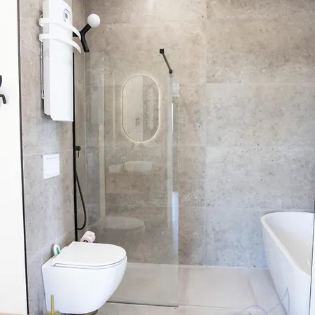 Sumptuous With Sea View And Its Renovated Outbuilding In The Heart Of 别墅