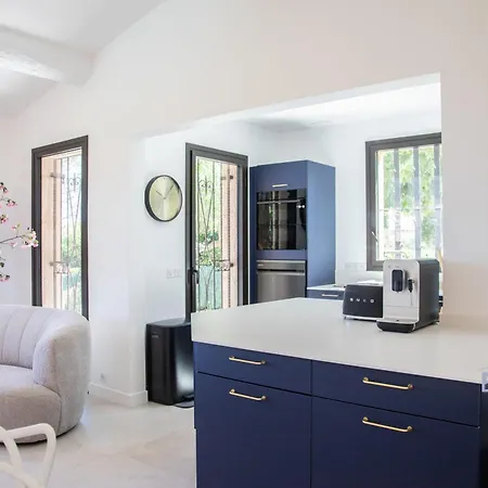 别墅 Sumptuous With Sea View And Its Renovated Outbuilding In The Heart Of