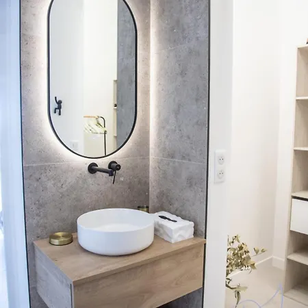 Sumptuous With Sea View And Its Renovated Outbuilding In The Heart Of 别墅