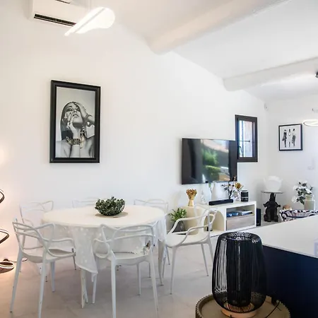 别墅 Sumptuous With Sea View And Its Renovated Outbuilding In The Heart Of
