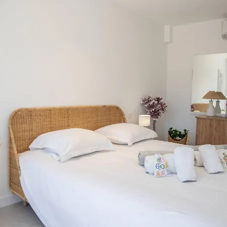 Sumptuous With Sea View And Its Renovated Outbuilding In The Heart Of Villa Théoule-sur-Mer
