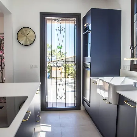 Villa Sumptuous With Sea View And Its Renovated Outbuilding In The Heart Of Théoule-sur-Mer