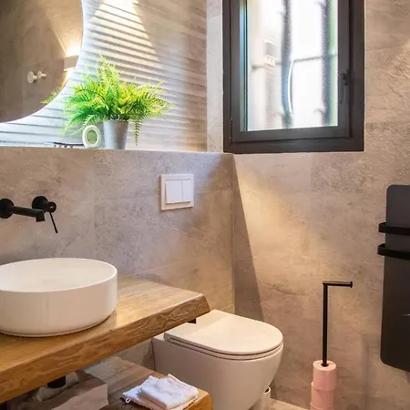 Sumptuous With Sea View And Its Renovated Outbuilding In The Heart Of *