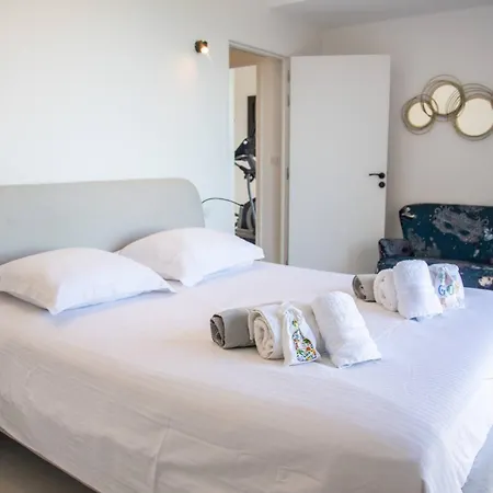Sumptuous With Sea View And Its Renovated Outbuilding In The Heart Of * Théoule-sur-Mer
