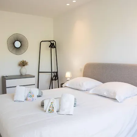 Sumptuous With Sea View And Its Renovated Outbuilding In The Heart Of Villa Théoule-sur-Mer