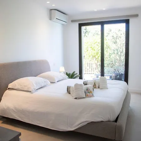Sumptuous With Sea View And Its Renovated Outbuilding In The Heart Of Théoule-sur-Mer