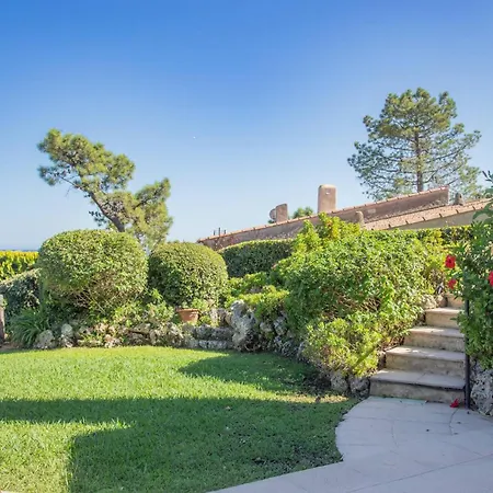 Sumptuous With Sea View And Its Renovated Outbuilding In The Heart Of Villa *